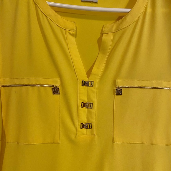 Anne Klein Yellow V-Neck Short Sleeve Blouse - Picture 2 of 5